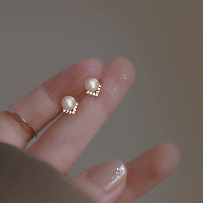 Retro pearl earrings, autumn and winter niche design, diamond-studded V-shaped earrings